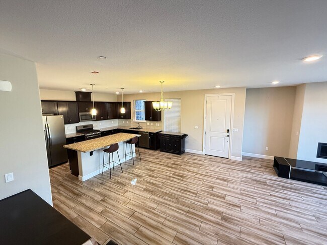 Foto del edificio - 3 Bedrooms, 2 1/2 Baths with a 2 Car Garag...