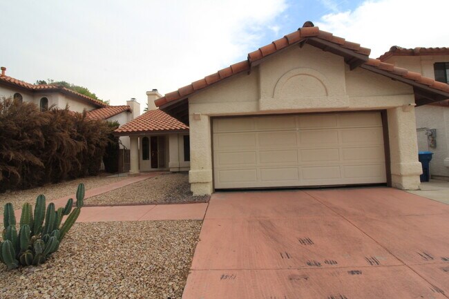Building Photo - SHOWINGS AVAILABLE NOW