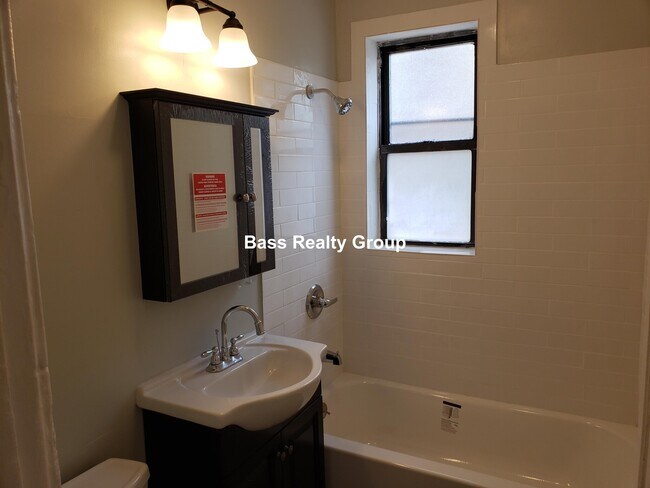 Foto del edificio - 7006 N Paulina St