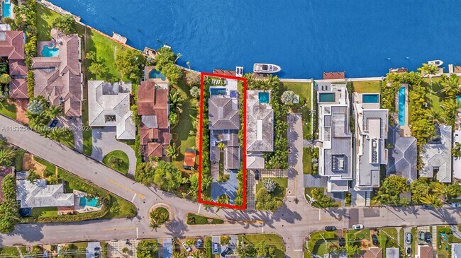 Foto del edificio - 9380 Bay Dr