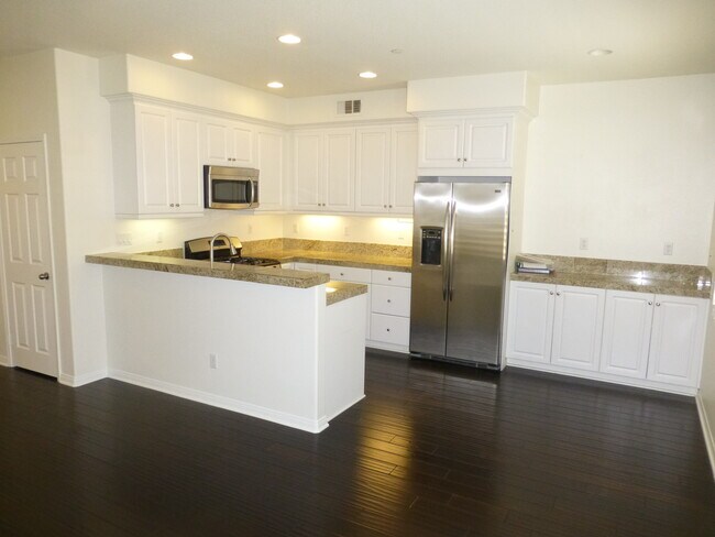 Building Photo - 416 W Linden Dr