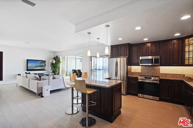 Foto del edificio - 18101 W Coastline Dr