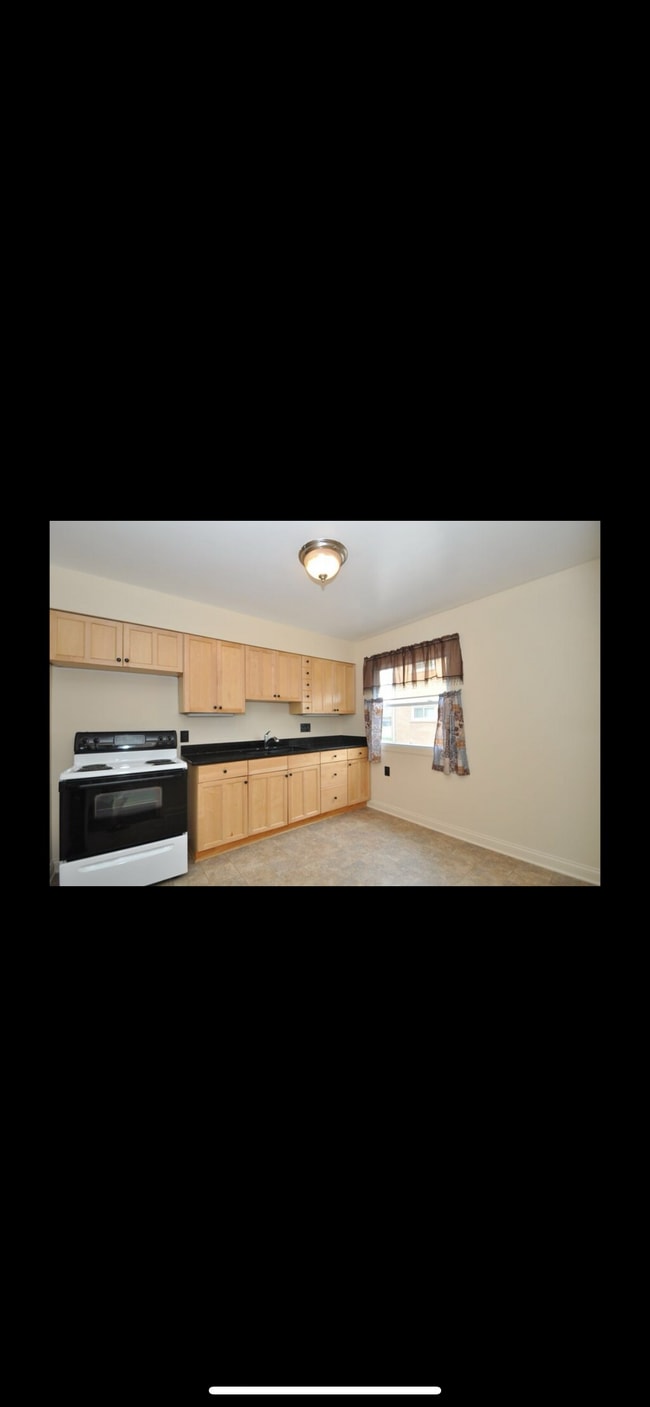 Building Photo - 3744 S 87th St