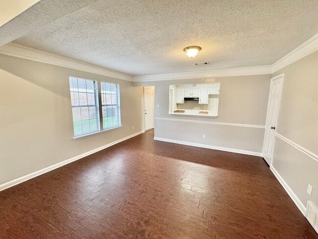 Building Photo - 5825 Plum Valley Dr