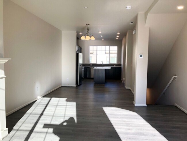 Foto del edificio - Gorgeous BRAND NEW 2 Bedroom Townhouse w/ ...
