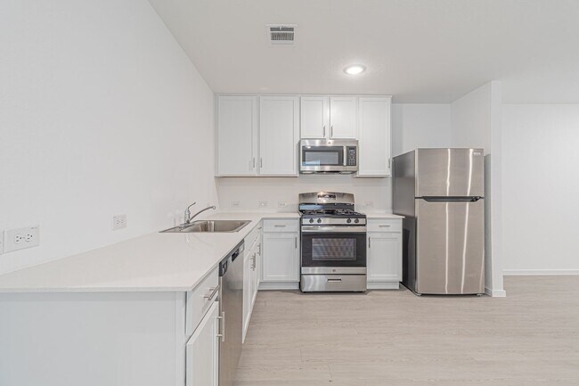 Foto del edificio - BRAND NEW 4 BD/2 BA Home Located off 211/Potranco RD! Available NOW!