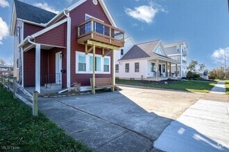 Building Photo - 150 Lakeside Ave