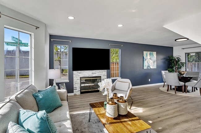 Building Photo - 427 Summerwood Dr