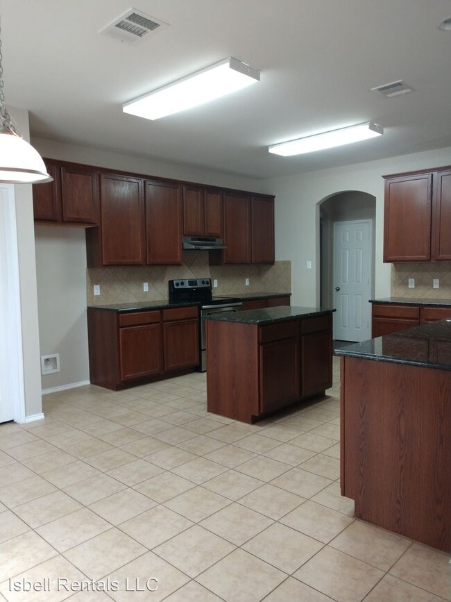 Building Photo - 6 br, 3.5 bath House - 2505 Laguna Dr
