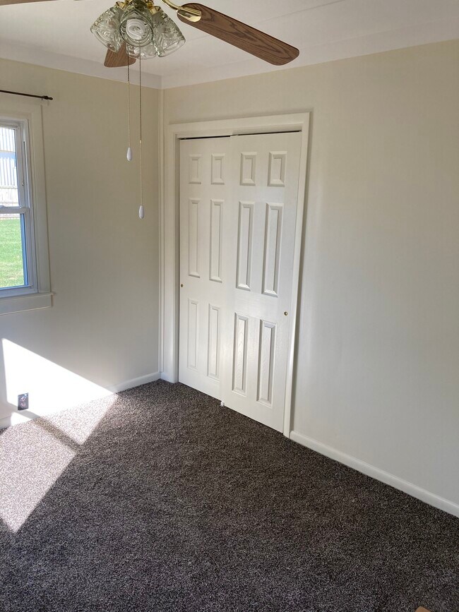 Building Photo - 511 Fairway Dr