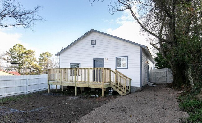 Building Photo - 4/ 2 Home for Rent