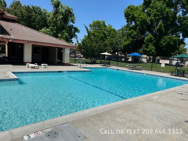 Building Photo - 541 San Vincente Ct