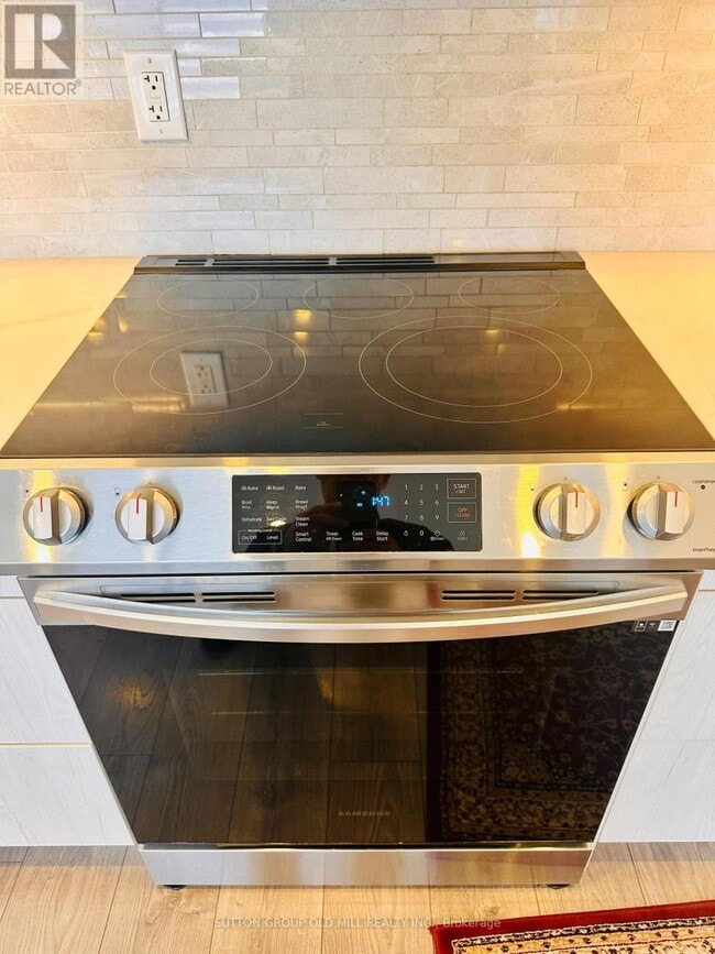 Photo du bâtiment - 1032 Burnhamthorpe Rd E