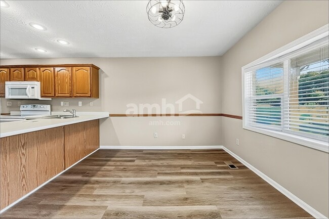 Building Photo - 5079 Rockdale Rd