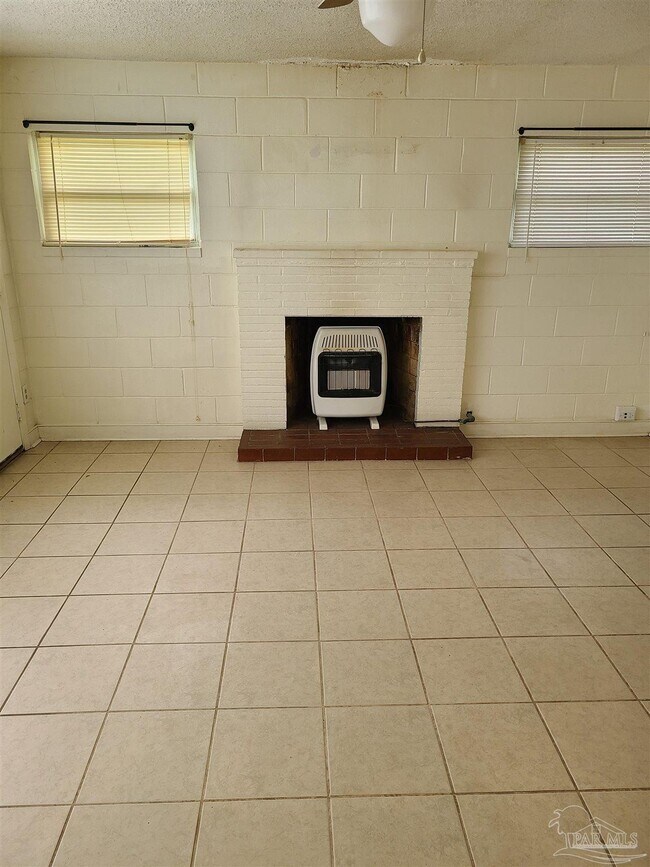 Foto del edificio - 815 Woodland Dr