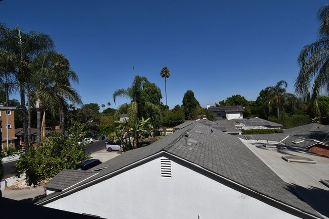 Building Photo - 5400 Morella Ave