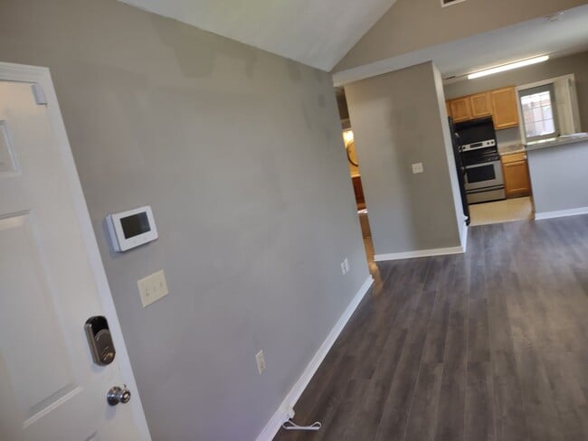 Building Photo - 1204 Barnett Bend Cir