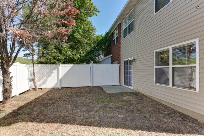 Foto del edificio - 107 Gavinshire Rd