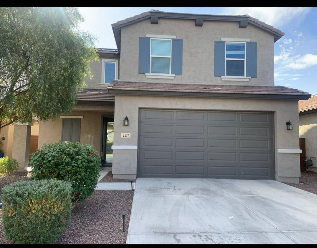 Primary Photo - 2217 W Betty Elyse Ln