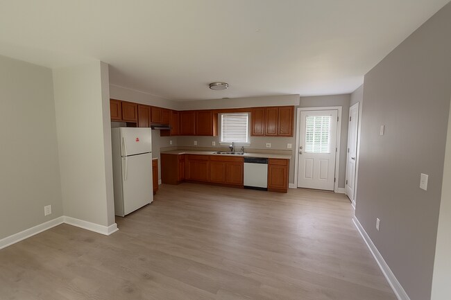 Foto del edificio - Two bedroom, 1 bath updated apartment in B...