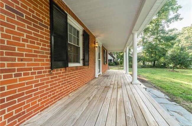 Foto del edificio - 6615 Forest Hill Ave