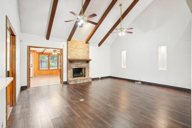 Building Photo - Beautiful Home Located in Thousand Oaks Mo...