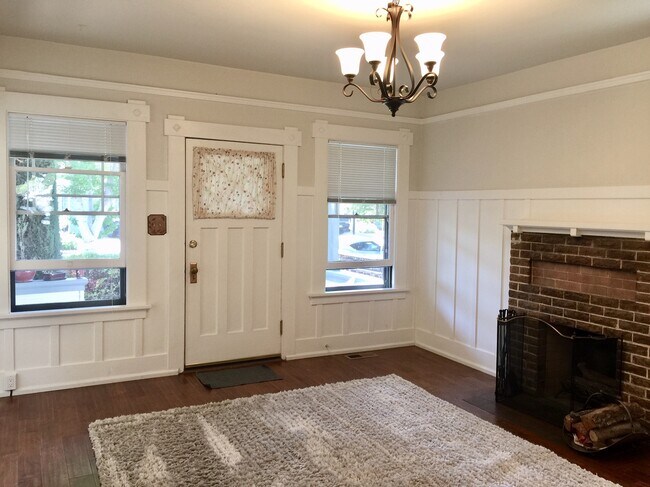 Building Photo - 644 Church St