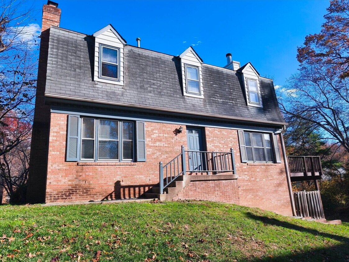 Foto principal - Charming Fair Woods Townhome Awaits