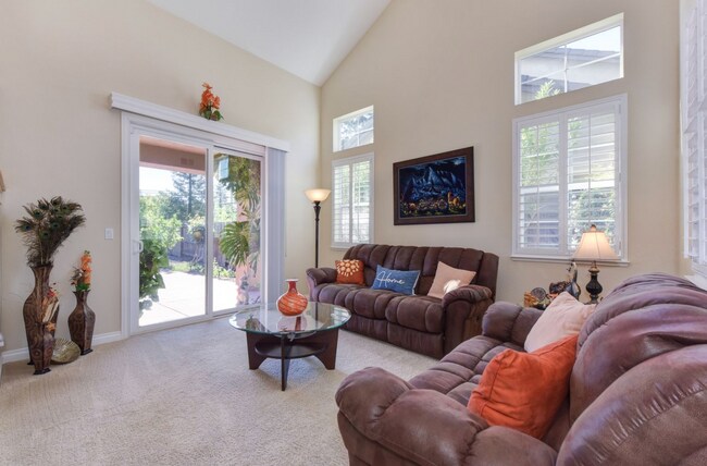 Foto del edificio - Breath-Taking 4/3. Backyard Oasis w/4 Car Garage!  Please read ad for viewings!