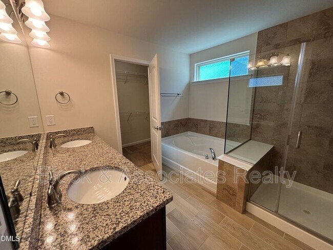 Foto del edificio - 1009 Magnolia Blossom Ln