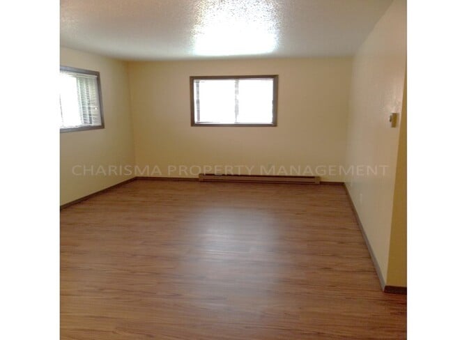 Building Photo - 703 S Dakota Ave