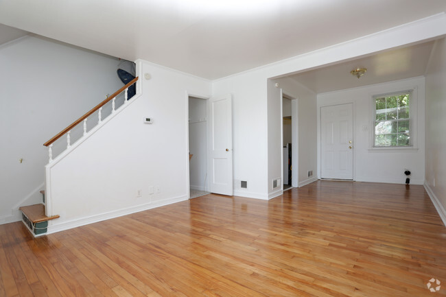 Living Room - Village Oaks Townhomes