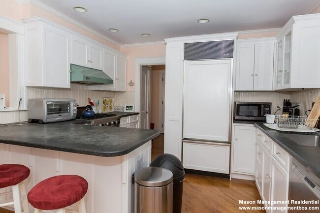 Foto del edificio - 16A Linden Pl