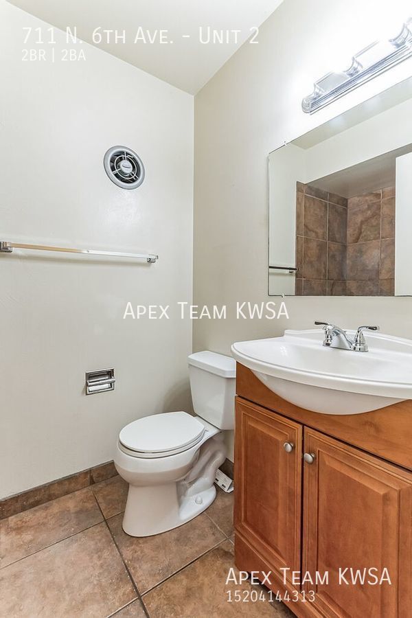 Building Photo - $1300- Gorgeous & Spacious 2 Bed | 1 Bath ...