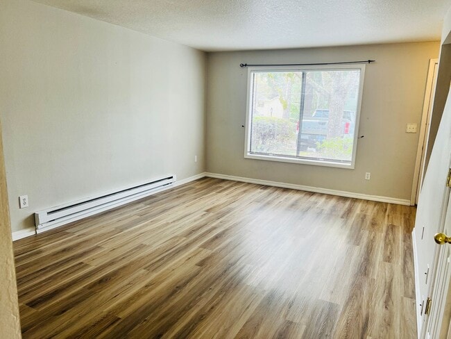 Building Photo - Wonderful Wilsonville Townhouse