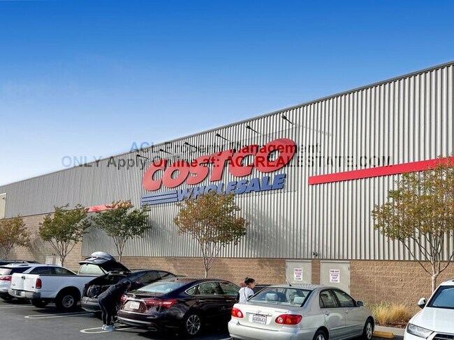 Building Photo - Spacious, Centrally Located Hayward Townho...