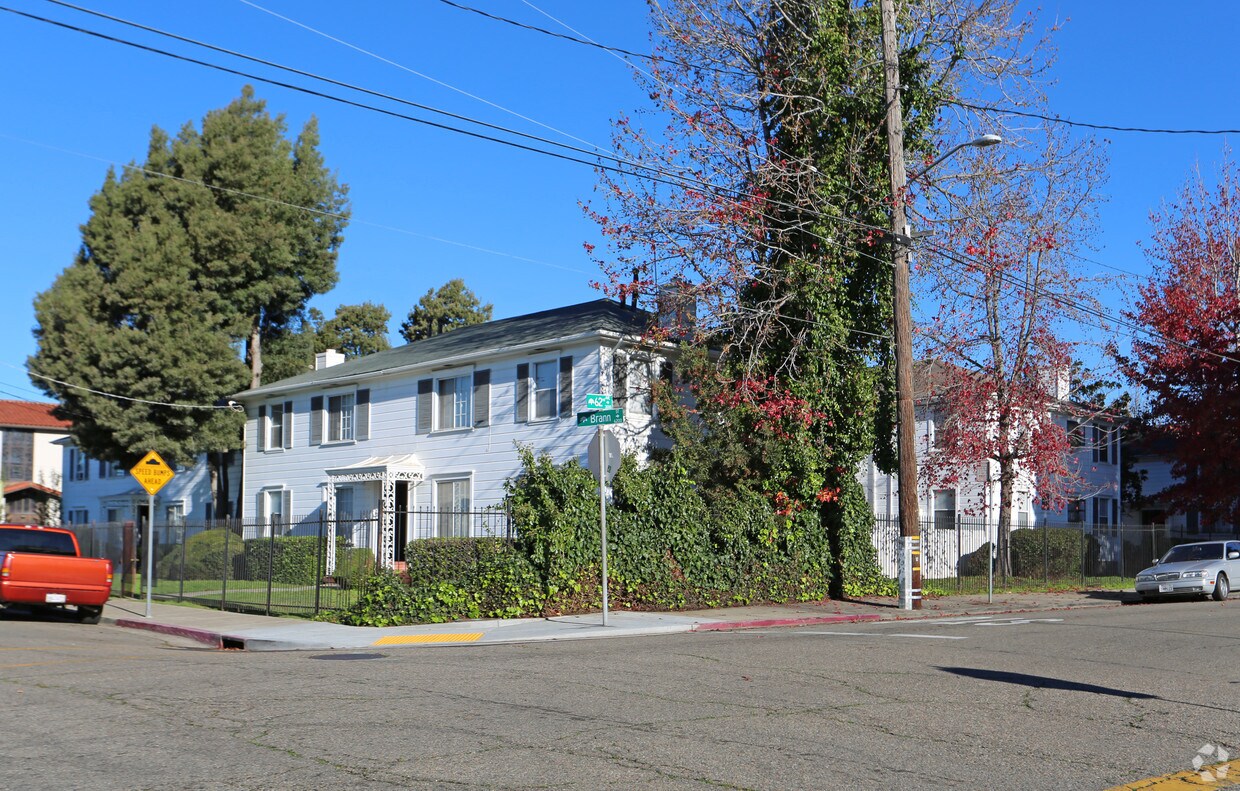 Foto del edificio - 3031 62nd Ave