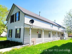 Building Photo - 412 N Cedar St