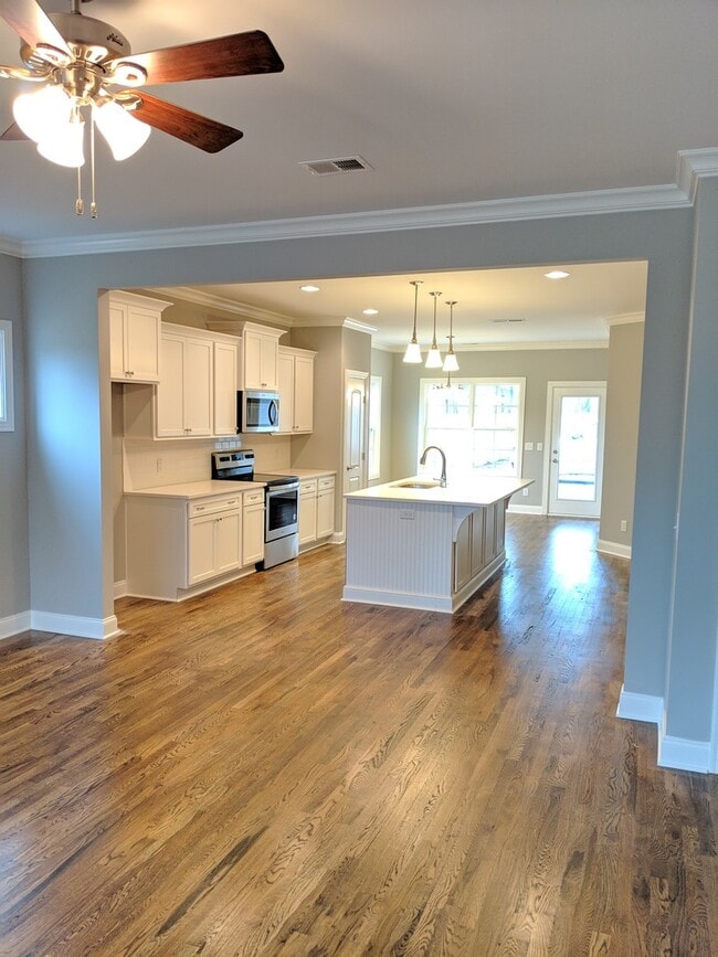 Photo - Home For Lease - Convenient Commute to Greater Nashville Area
