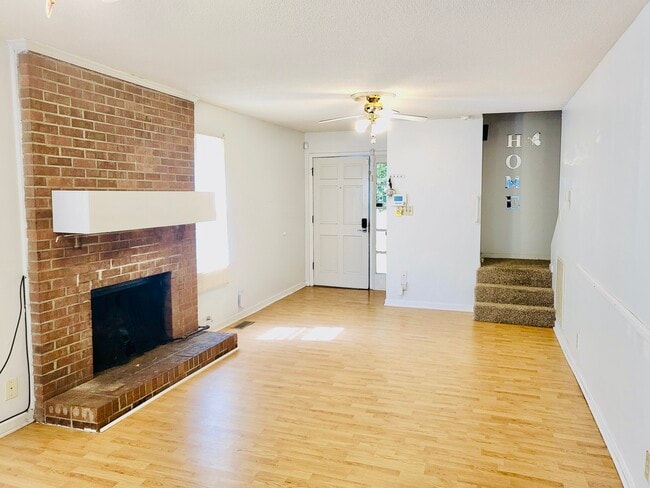 Building Photo - 422 Panorama Pl