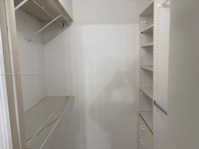 Foto del edificio - 2750 NE 183rd St