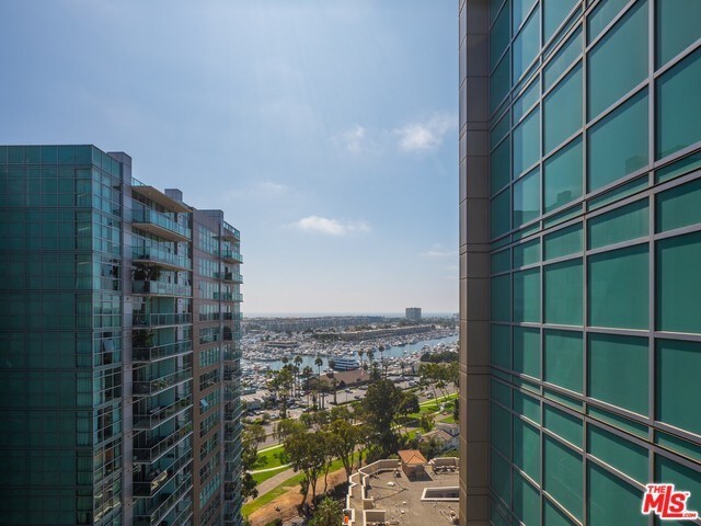 Building Photo - 13700 Marina Pointe Dr