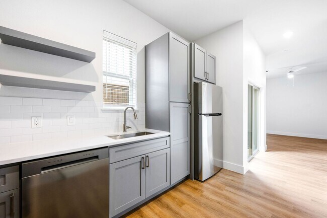 Interior Photo - 5313 Reiger Ave