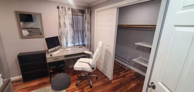 Foto del edificio - 3300 Dover Ct