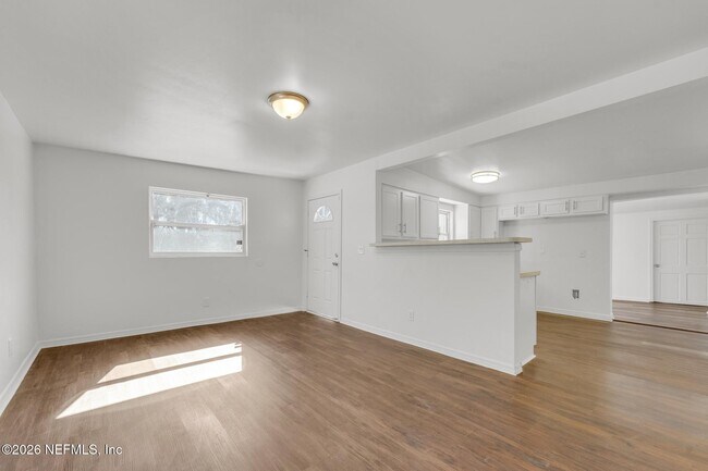 Foto del edificio - 557 W 62nd St