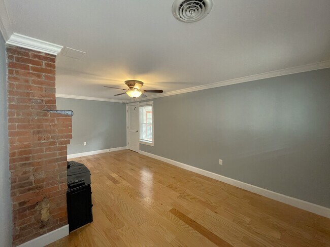 Sala de estar - 209 College Ave