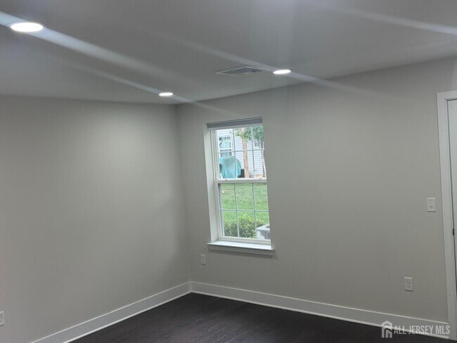 Foto del edificio - 504 Keenland Ct