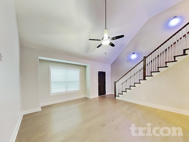 Foto del edificio - 492 Woodtrace Dr