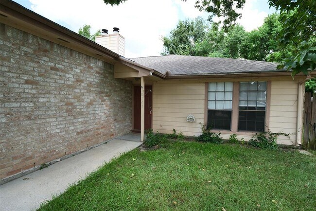 Building Photo - 10122 Emerald Oaks Dr