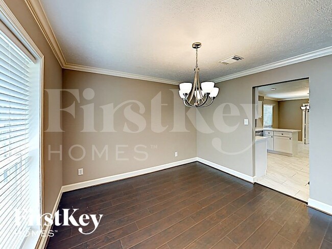 Foto del edificio - 672 Ravensworth Dr